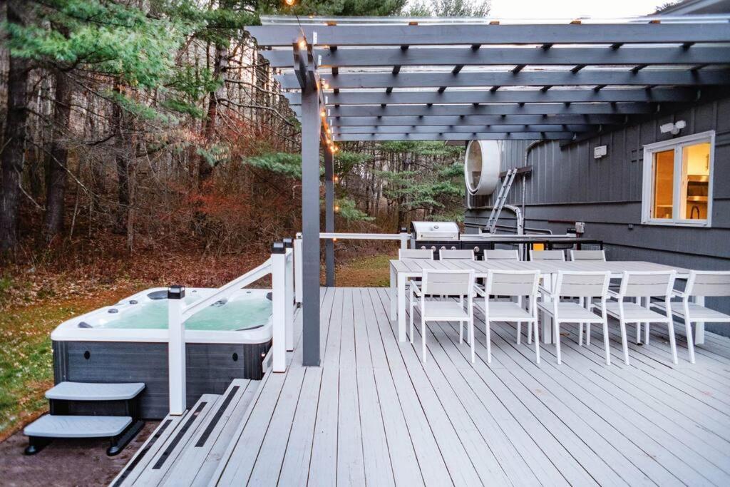 Prattvilla -Catskill -Mountain Escape 5 Bedroom ,3 Bath With Hot Tub Prattsville ภายนอก รูปภาพ